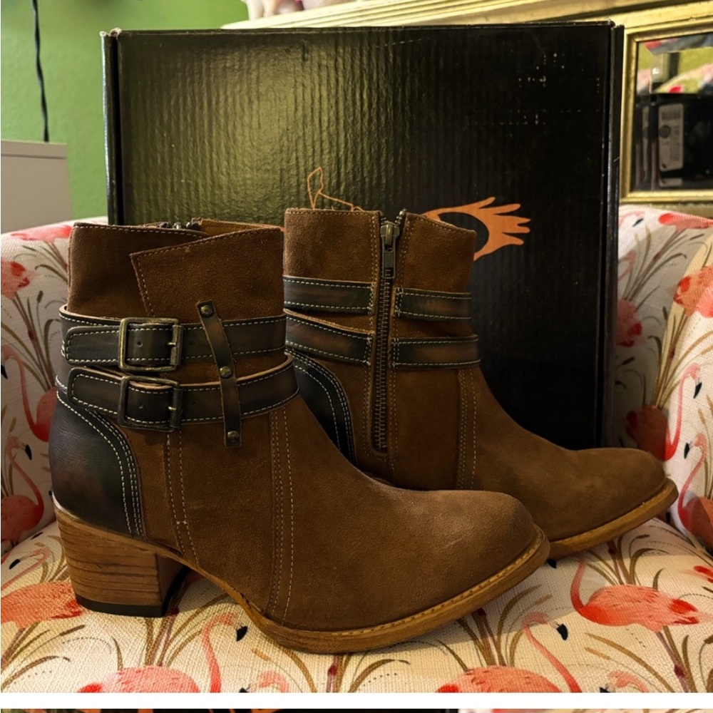 Brand new Freebird boots! Shiloh-Whiskey Suede sz 7 duster bags in original box.
